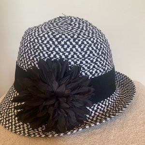 Wicker black and white hat